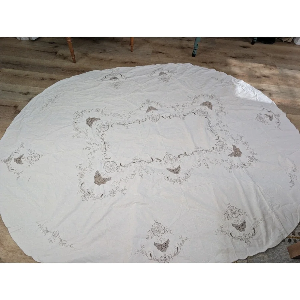 Vintage‎ Embroidered Scalloped Edge Cotton Ivory Tablecloth Oval 65
